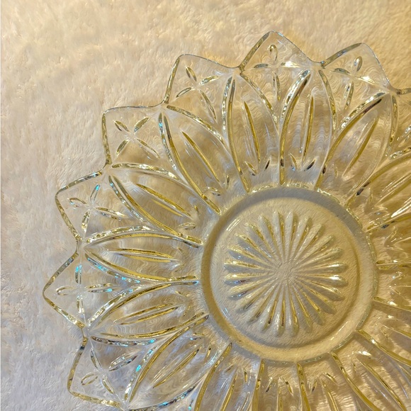 Vintage Federal Glass Serving Plate Flower Petal Design Starburst 12 inches - Picture 2 of 11